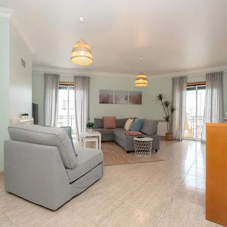 Апартаменты Atlantic Ocean 2bdr With Pool By Lovelystay