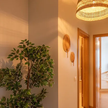 Апартаменты Atlantic Ocean 2bdr With Pool By Lovelystay