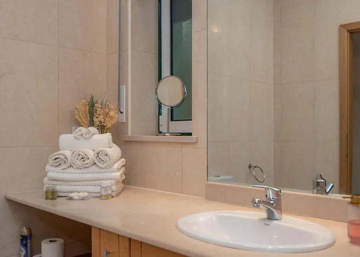 Atlantic Ocean 2bdr With Pool By Lovelystay Apartman Buarcos